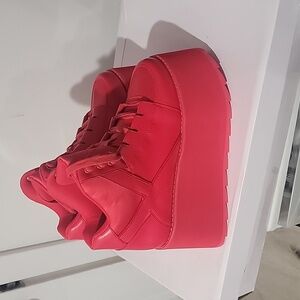 YRU QOZMO 2 red size 9 NWOT